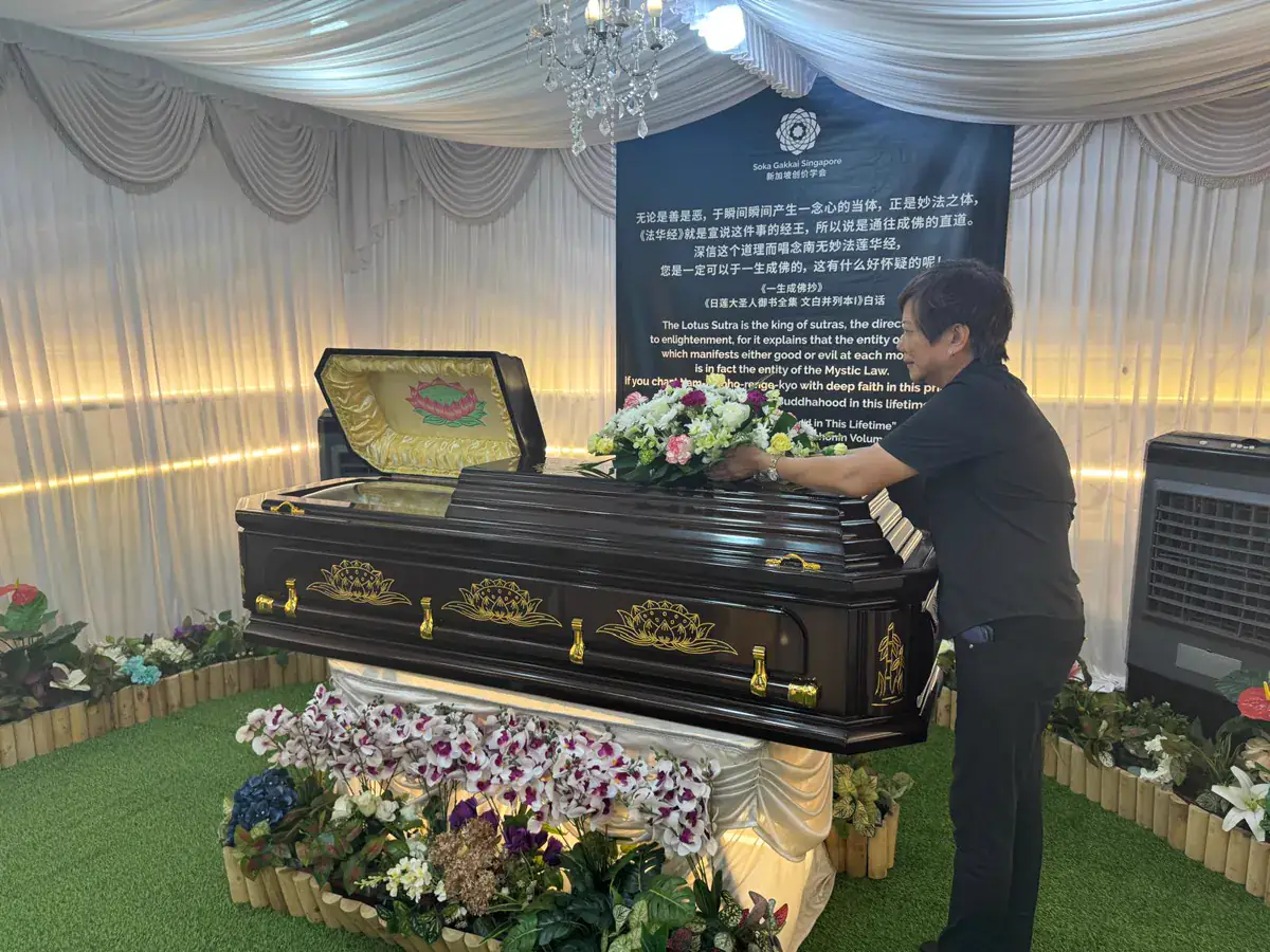 The encoffining, with the casket dressed in flowers