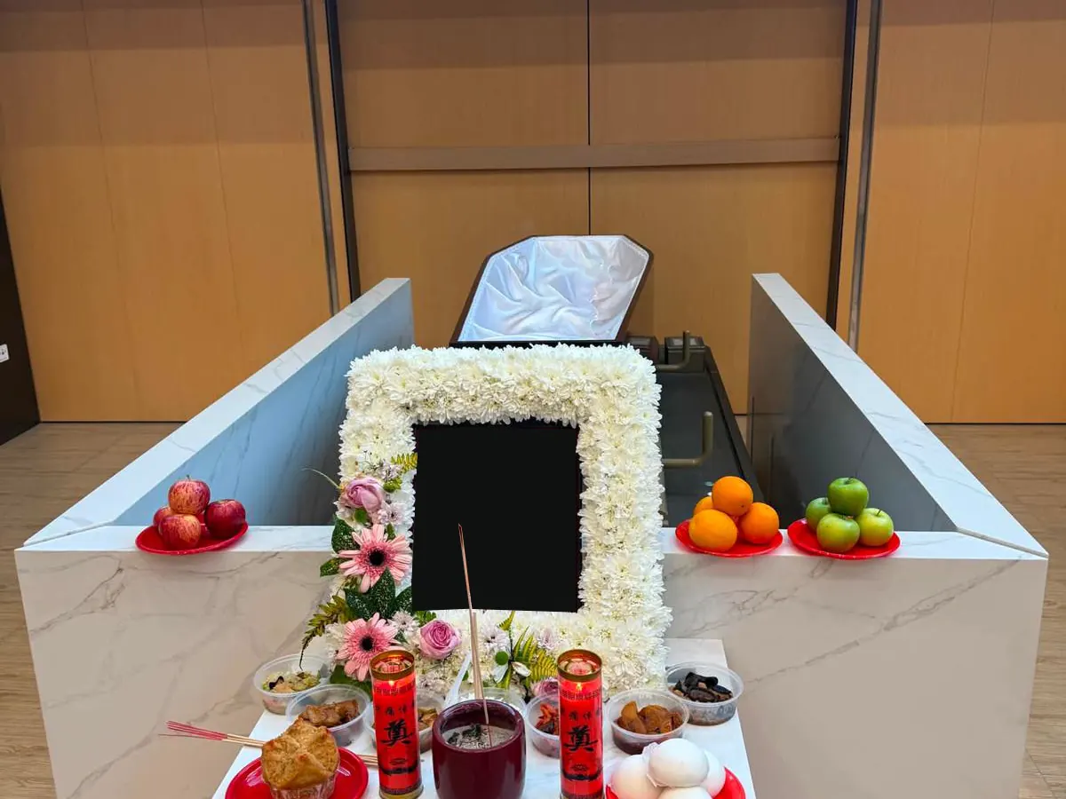A simple altar prepared for a direct cremation in Singapore