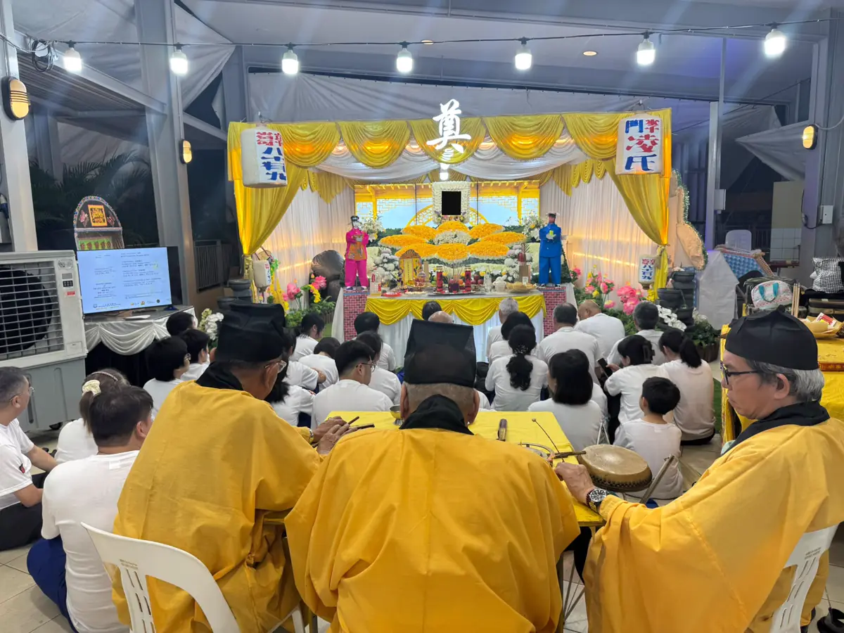 A Taoist wake set up with a cross, aisle and floral pillars in Singapore