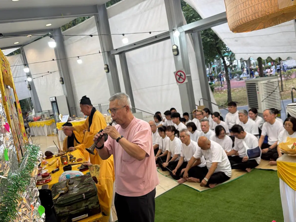 Guests seated at a Taoist wake in Singapore in the evening